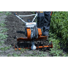 Kultywator spalinowy DAC 7000K z ciągnikiem 450S