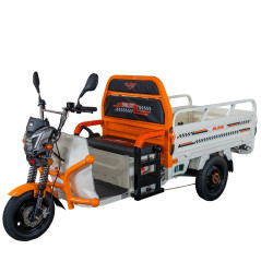 E-ciężarówka towarowa PILOT 3120A, biała